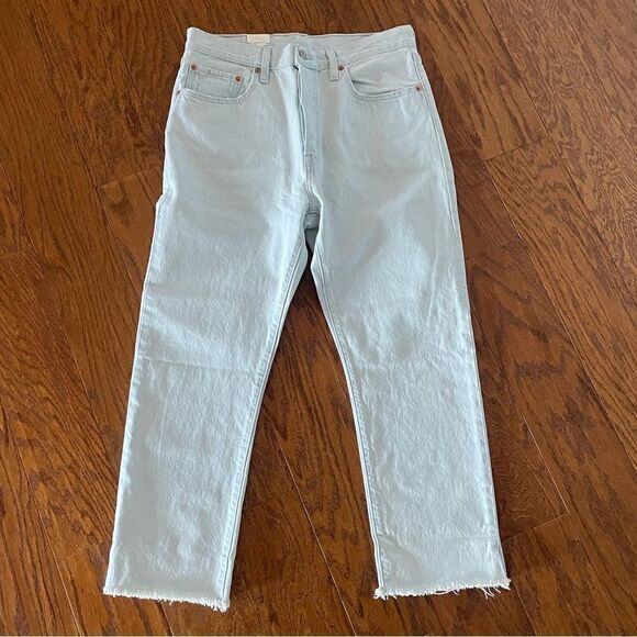 501 Levi light wash jeans - Picture 7 of 10